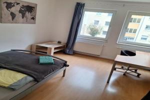 Big privat Zimmer 5 min walk from Railstation Guest house, Koblenz