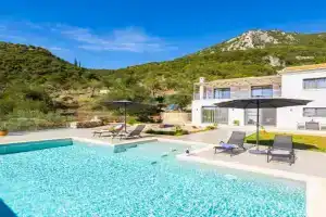 Villa Chronis, Barbati