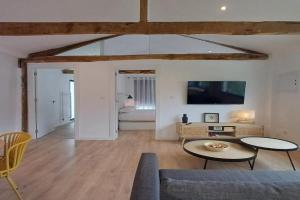 Villa La Marquesa - amplia, con patio y barbacoa, Orense