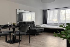 Elegant Center Escape I Free parking I Wi-Fi & AC Apartments, Klaipeda