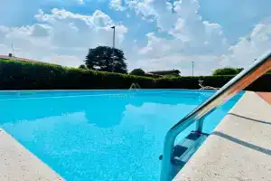 Sole Apt - Relax in piscina nel cuore di Apartments, Sirmione