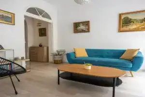 Sliema 1BR Townhouse Escape, St Julians