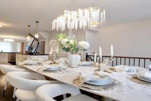 Charming Getaway Guest house, Mississauga
