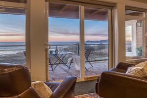 Sunsets at the Shoreline Guest house, Newport