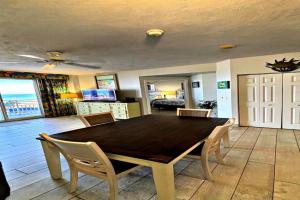 3 BR Wyndham Ocean Walk Resort Daytona 4th Floor, Daytona Beach