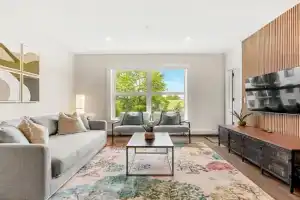 New 2BR in DT with AC, Balcony, BBQ, Sleeps 6 Guest house, Golden