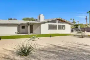 2 Mi to ASU Spacious Family Home with Patio! Guest house, Phoenix