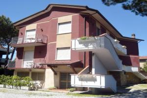 Holiday Home Il Pontile in, apartments with private outdoor area, just 400 meters from the sea, Marina di Massa