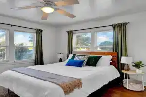 Charming Retreat Near Bricktown & Parks Apartments, Oklahoma City