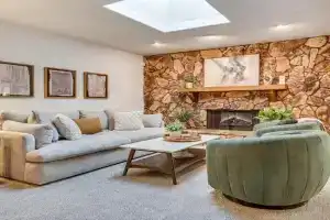 4 Mi to Capitol Spacious Home with Deck Guest house, Springfield