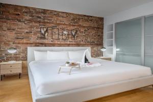 Charming Family Escape in Trendy Plateau Montreal Apartments, Laval