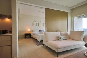 HighFloor Seaview Condo,Pool by the beach,Kitchen,Gym,WIFI Apartments, Jomtien Beach