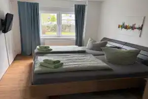 Vollmöblierte Wohnung im EG mit Balkon und Wlan in Apartments, Magdeburg