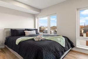 Union Market Lux 2BD Condo Apart-hotel, Washington