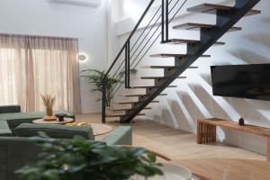 Hanim 2BR Loft Apartment - Garden & Indoor Parking, Chania Town