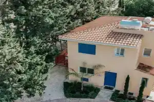 Villa Aphrodite in Paradise Gardens - 3bd with Private Pool by VICHY Holidays, Paphos