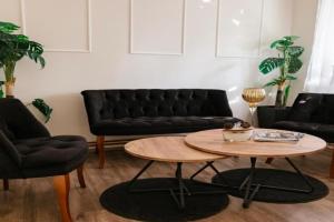Sweet Home Studio 1, Subotitsa