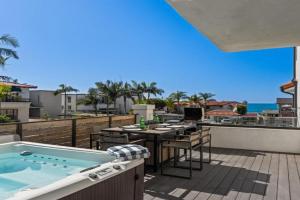 Walk to Beach Hot Tub Oceanview Deck 259 Trailhead Trestles 2 by AvantStay Apartments, San Clemente
