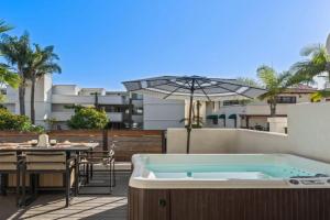 Steps to Beach Hot Tub Private Patio 259 Trailhead Trestles 3 by AvantStay Guest house, San Clemente