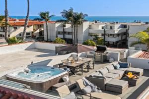 Rooftop w Hot Tub Firepit Ocean Views 259 Trailhead Trestles 1 by AvantStay Apartments, San Clemente
