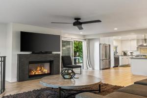 Steps to the Beach Hot Tub Fire Pit 257 Trailhead Trestles 2 by AvantStay Guest house, San Clemente