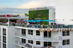 CIRC Hotel By Hosteeva, Hollywood