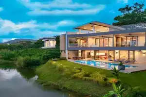 Lakeside 5-BR New Pool Villa in Gated Community, Chalong