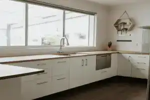 Marsden Manor - Spacious house with large pool, Greymouth