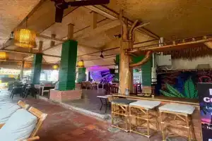 Noahs Ark Bar Restaurant Hostel, Chaweng Noi
