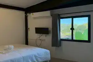 Flow Stay Koh Samet 1F流宿沙美島 Max 2 ppl, private bathroom 5 mins walk to pier and everywhere 雙人房 私人衛浴 碼頭5分鐘 鬧中取靜, Samet Island