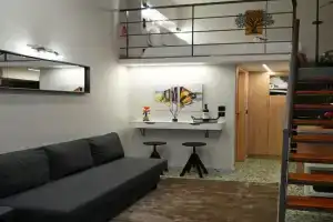 B & G's LOFT Guest house, Karpenision