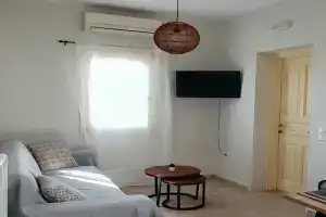 KM home Apartments, Firostefani