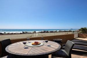 700-104 Water Front Condo w AC Guest house, Oceanside