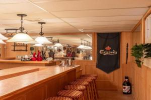Elegant Mansion with Private Bar & Game Lounge Guest house, Mississauga