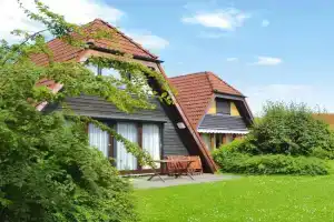 Chalet by Lake Constance with Alpine Views, Immenstaad am Bodensee