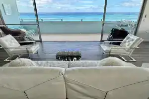 Foster Tower - 1602 Guest house, Honolulu