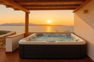 Naxian Sky Villa - Aegean Sunset Hilltop Bliss, Stelida