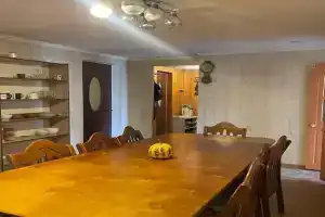 CenterHouse1, Karakol