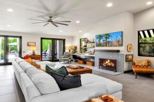 Crown Jewel of El Paseo with Private Pool & Spa Guest house, Palm Desert