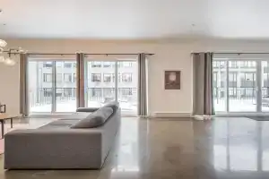 Old Penthouse Iconic Location, Montreal