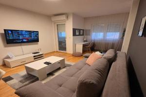 NAR Royalton Apartment #27 Free Parking, Nis