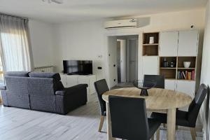 Luca Apartment, Rho