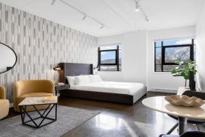 The Cove Hotel, Laval