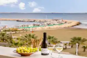Mackenzie Beachfront Suite Apartments, Larnaka