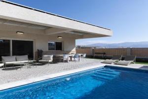 וילה פאן 4 חדרי שינה בריכה מחוממת Villa Fun 4 BR Heated Pool, Eilat