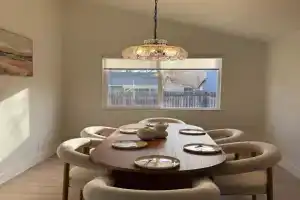 New! Modern 4BR max 12 ppl, 5 mins to everything! Guest house, Reno