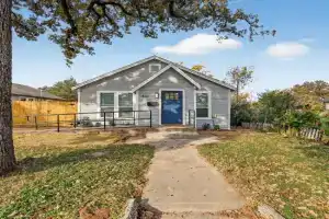Walk to stadium! Cozy 2BR home - historic district Guest house, Arlington