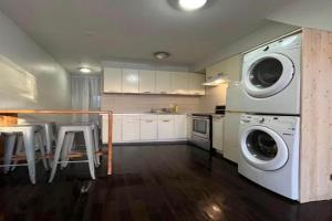 Mont roamyal Apartments, Laval