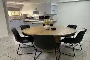 Spacious 3 bdrm Unit, Rocky CBD Apartments, Rockhampton