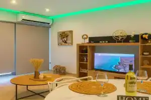 Lively Coast Apartment In Nightlife 400 m from the Beach, Paphos